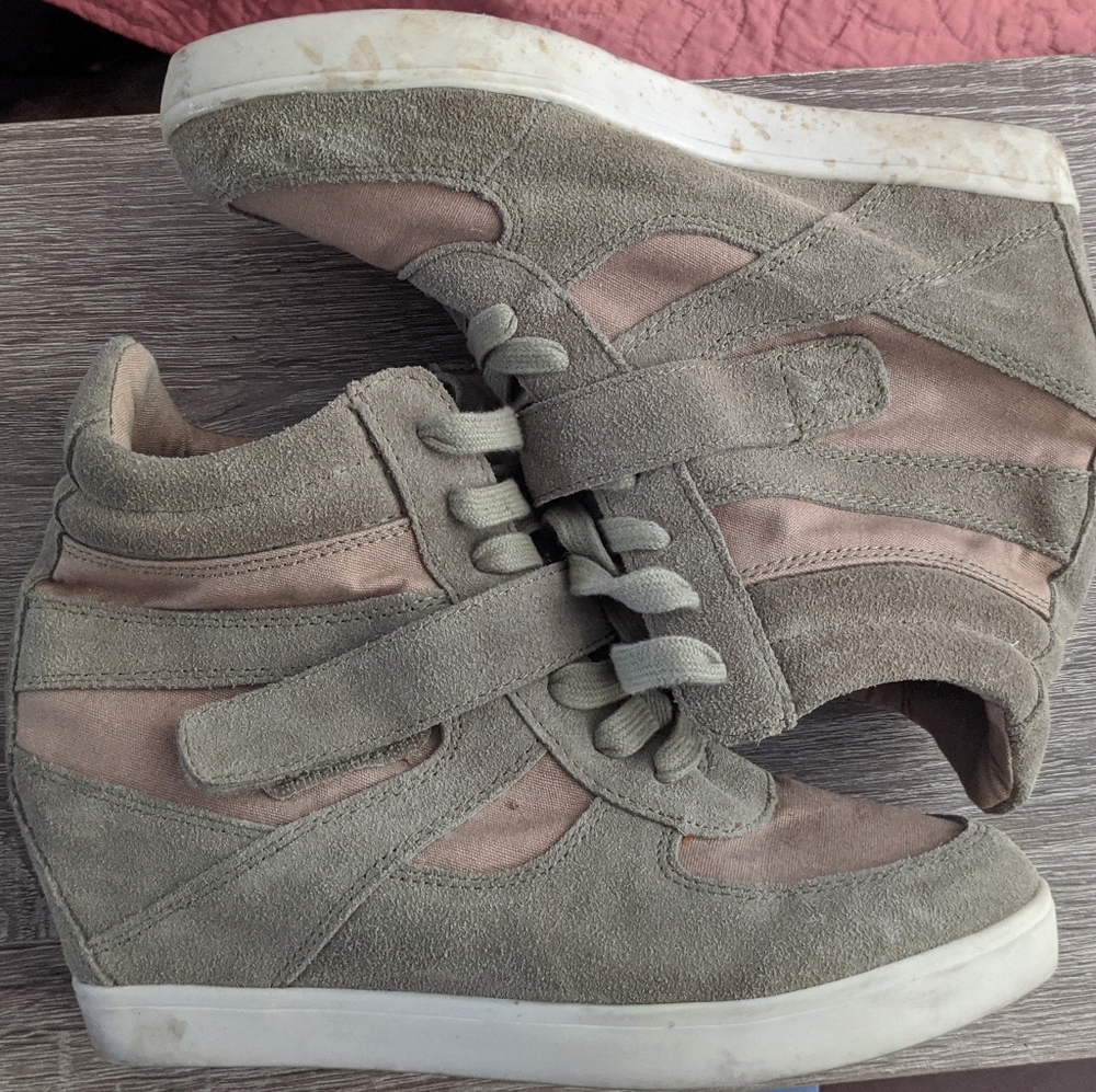 Steve Madden Suede Wedge Sneakers - Beige sz 10